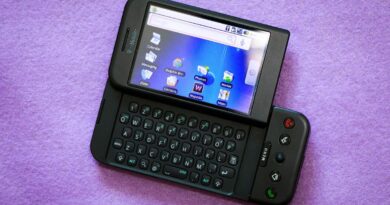 Primeiro smartphone com Android apresentado h谩 13 anos...