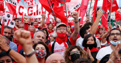 Miles salen a las calles de Roma para exigir el fin del partido de extrema derecha
