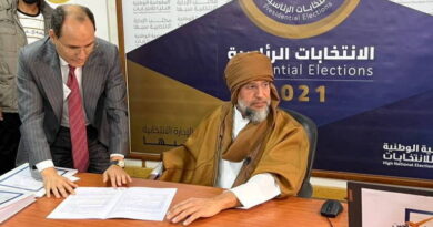 Hijo del dictador libio Muammar Gaddafi tiene prohibido postularse para presidente