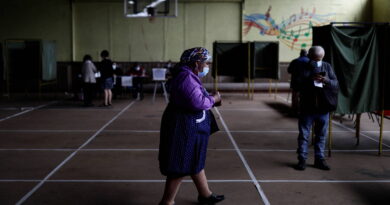 Falta de transporte, filas y calor agregan tensión a la jornada electoral presidencial de Chile