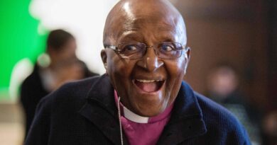 Muere Desmond Tutu, quien ayudó a acabar con el apartheid en Sudáfrica