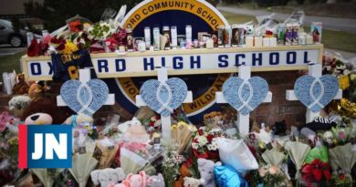 Padres de un estudiante que mató a cuatro compañeros de clase en un tiroteo por cargos de homicidio involuntario