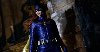 La estrella de Batgirl Leslie Grace revela el primer vistazo a su disfraz