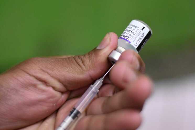 EMA evalúa la vacuna de refuerzo de Pfizer para jóvenes de 12 a 15 años