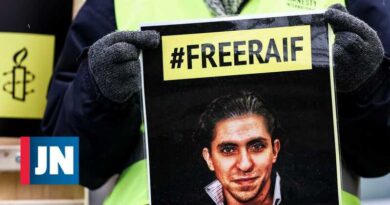 "bloguero" liberado después de diez años en prisión con prohibición de salir de Arabia Saudita