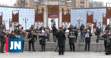 La Orquesta Sinfónica se presenta en el centro de Kiev para pedir el fin de la guerra