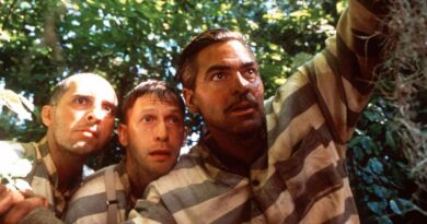 From left to right, Pete (John Turturro), Delmar (Tim Blake Nelson), and Everett (George Clooney) wearing their jail uniforms in O Brother, Where Art Thou? (2000). 