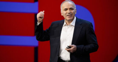 Kasparov, crítico de Putin, dice que la vacilación hace que el precio de detener a un dictador suba a diario