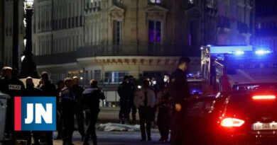 La policía mata a dos personas en un coche en París