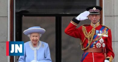 Reina Elizabeth II "sent铆 malestar" durante el d铆a y se perder谩 la Misa Jubilar