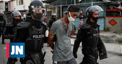 Condenas de hasta 18 años de prisión a 56 cubanos que participaron en protestas