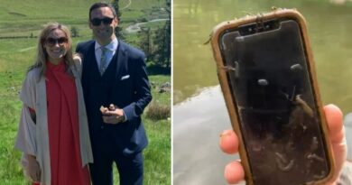 Hombre recupera iPhone que estuvo perdido en el fondo de un río durante 10 meses