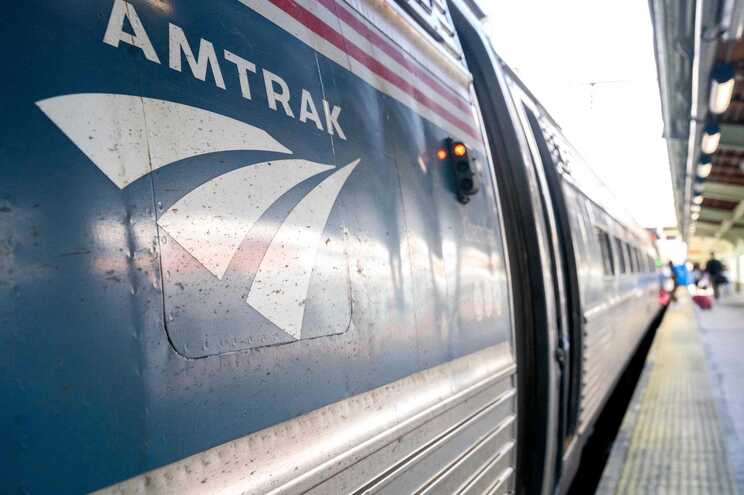 El descarrilamiento se produce un día después de que otro tren operado por Amtrak chocara con un automóvil.