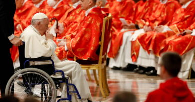 Papa Francisco completa renovación del Vaticano en medio de rumores de renuncia