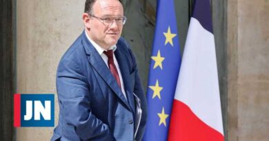 Reforma del gobierno francés destituye a ministra acusada de abuso sexual