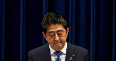 Abe hizo del cambio de política de defensa de Japón un legado