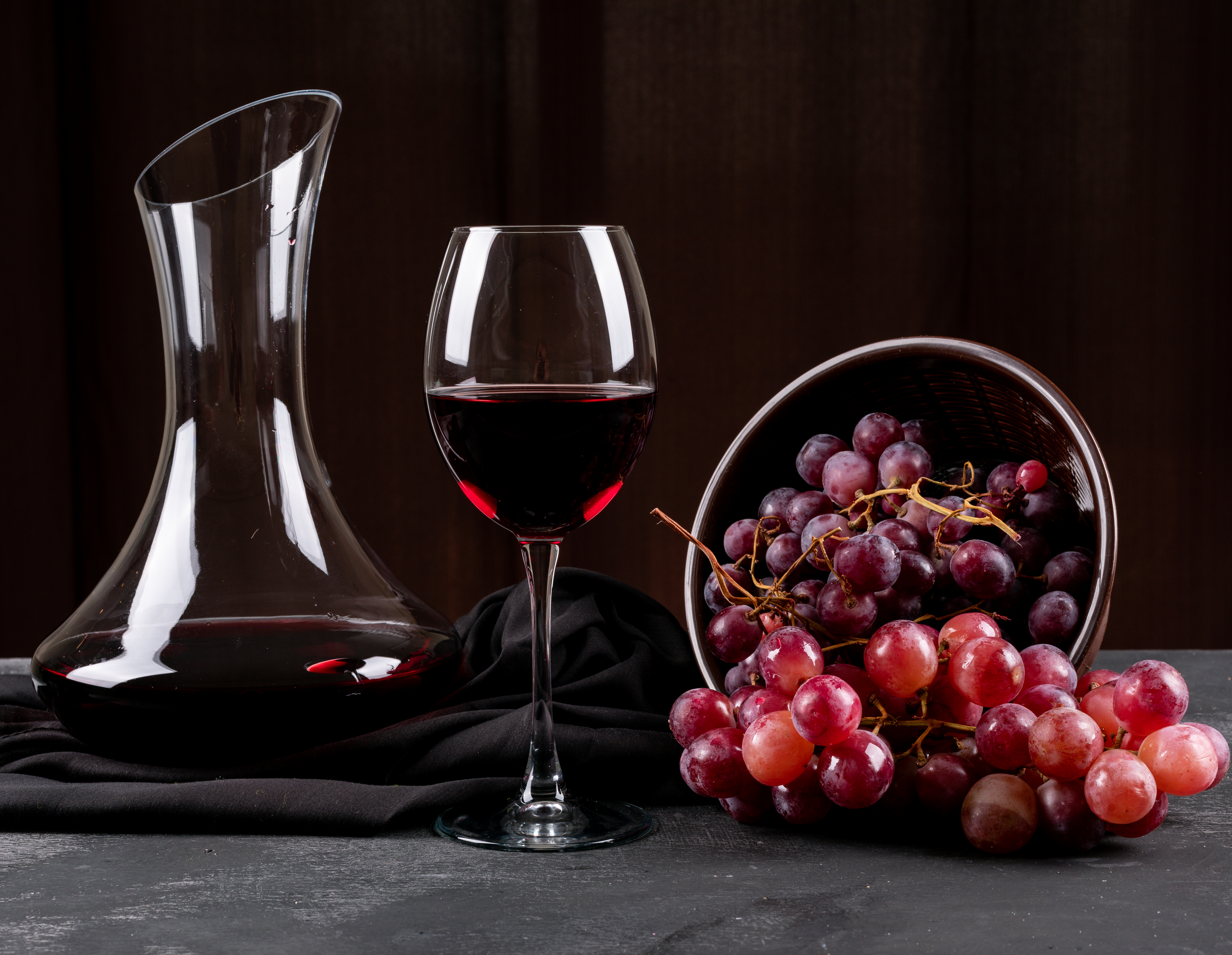copa de vino y uvas