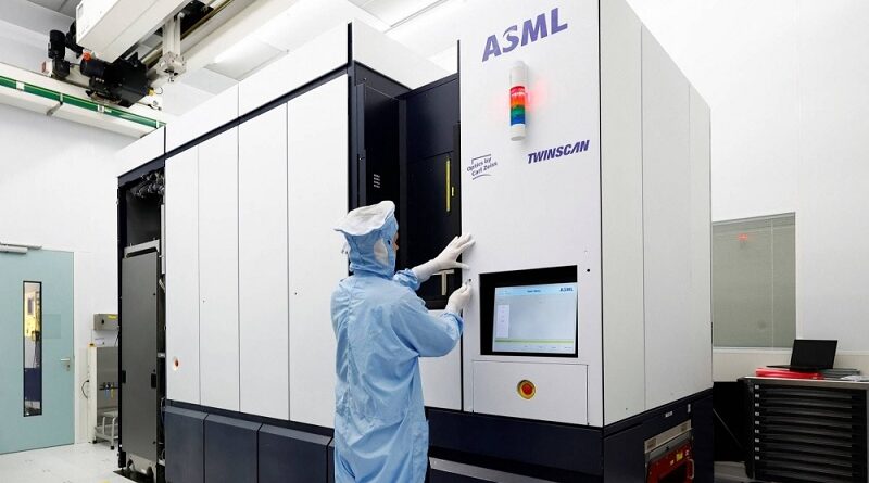 Nuevas restricciones llevan a ASML a cancelar también los envíos de escáneres DUV a China