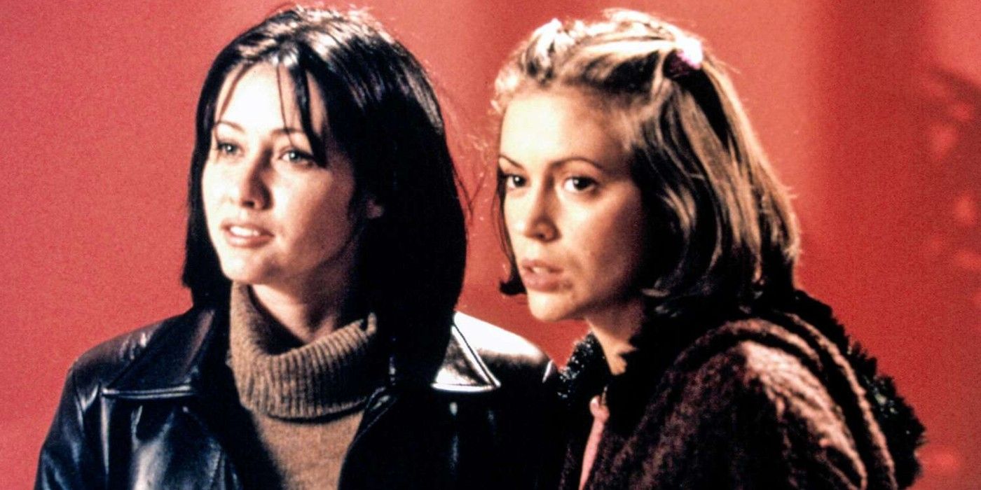 Shannen Doherty and Alyssa Milano as Prue and Phoebe in Charmed