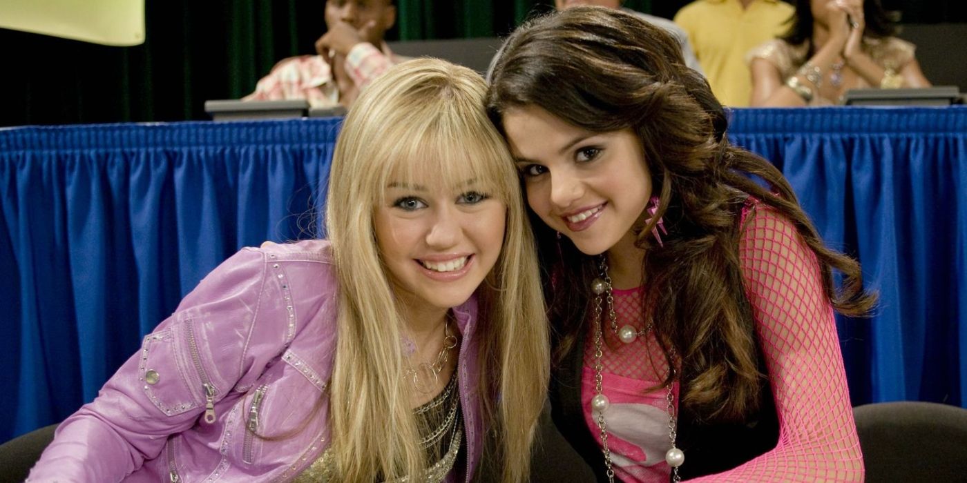 Miley Cyrus and Selena Gomez as Hannah and Mikayla in Hannah Montana