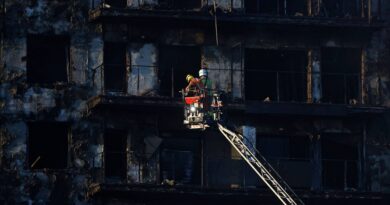 Un incendio consume viviendas en EspaÃ±a y deja al menos 4 muertos
